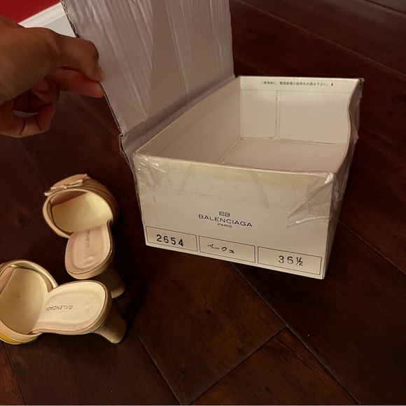 ￼ Balenciaga kitten heels with bow - Picture 7 of 7